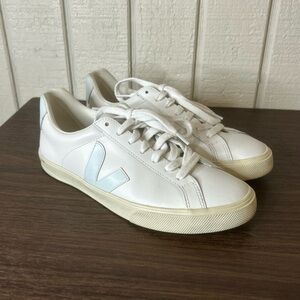 Veja Campo Sneakers, size 6.